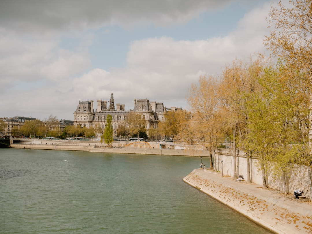 découvrez comment choisir la meilleure banque en france adaptée à vos besoins personnels et professionnels grâce à notre guide complet.