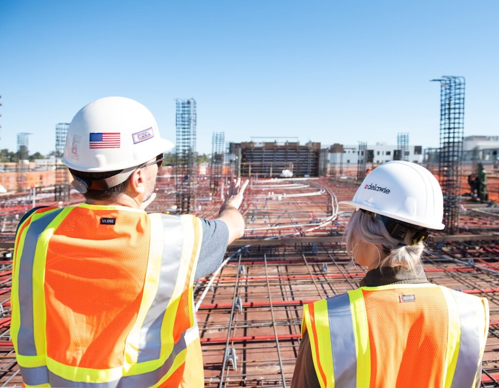découvrez nos services de gestion de construction pour assurer la planification, le suivi et la réussite de vos projets de bâtiment avec efficacité et expertise.