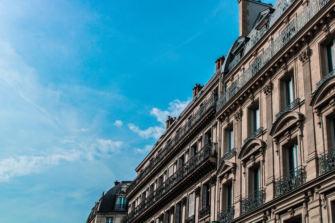 découvrez les tendances des salaires dans le secteur bancaire en france, analyse des évolutions, comparaisons et perspectives pour les professionnels du domaine.