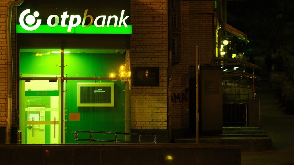 découvrez nos services bancaires personnalisés pour gérer efficacement vos comptes, effectuer des transactions sécurisées et bénéficier de conseils financiers adaptés.