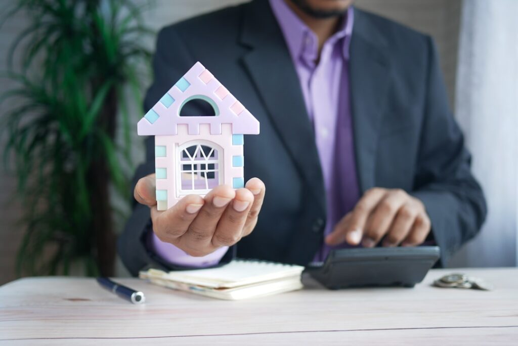 découvrez les avantages et les précautions à prendre lors de l'achat d'une maison construite par un particulier, pour un investissement sécurisé et personnalisé.