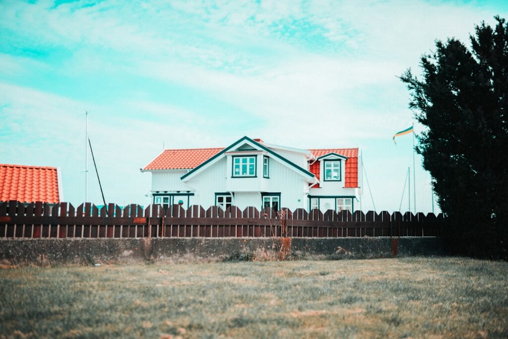 découvrez les étapes clés pour acheter une maison construite sur mesure, les avantages d'une maison privée et les conseils pour un achat réussi.