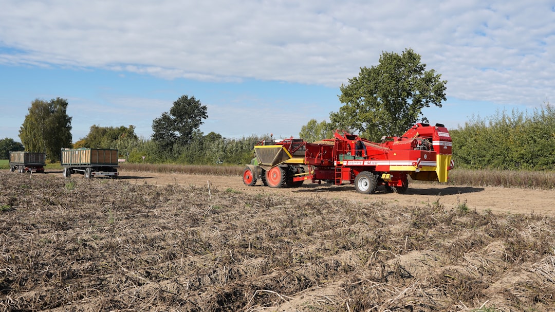 découvrez tout ce qu'il faut savoir sur le glyphosate : usage, impacts environnementaux, controverses et alternatives pour une agriculture durable.