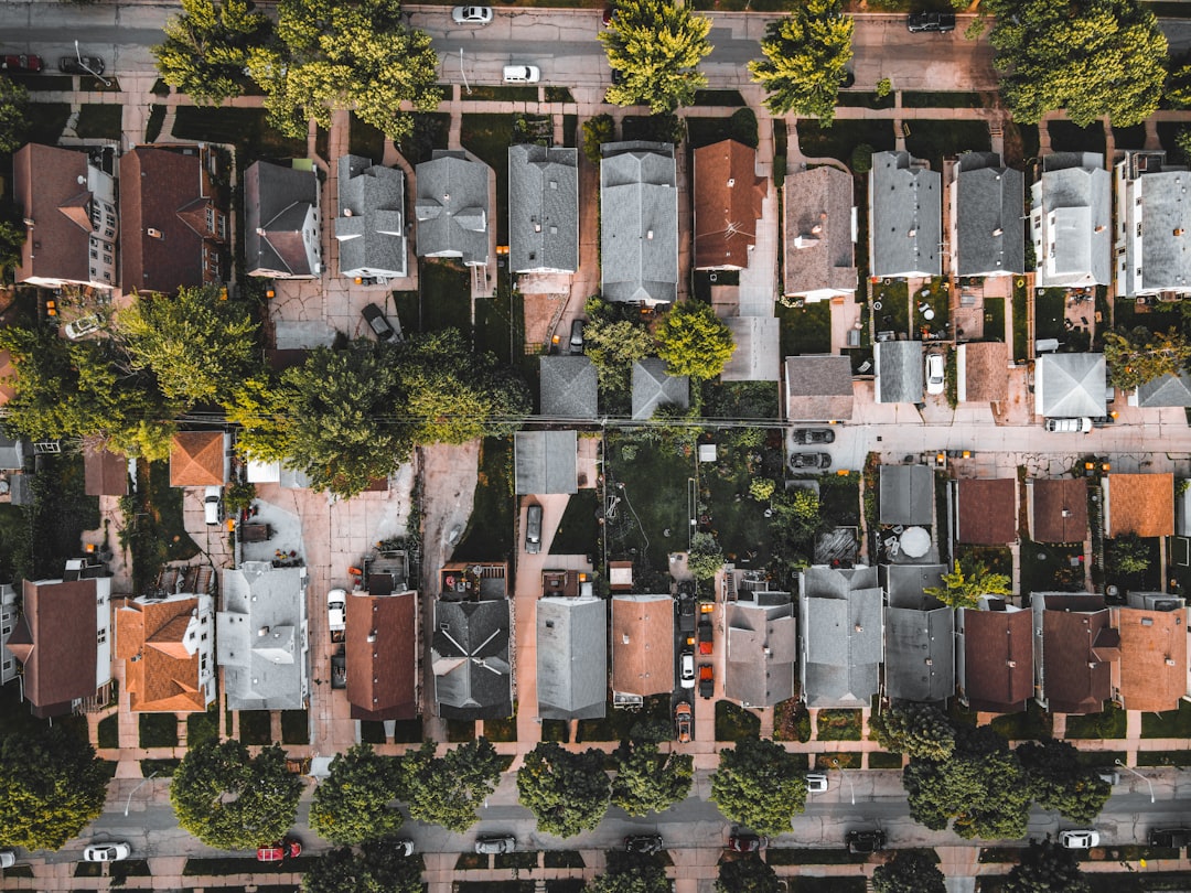découvrez les défis rencontrés par les quartiers et explorez des solutions pour améliorer la vie communautaire et renforcer la cohésion sociale.