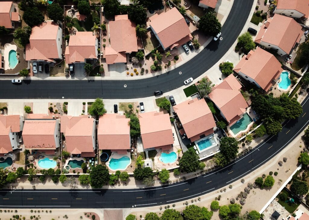 découvrez les défis rencontrés par les quartiers et les solutions innovantes pour améliorer la vie communautaire.
