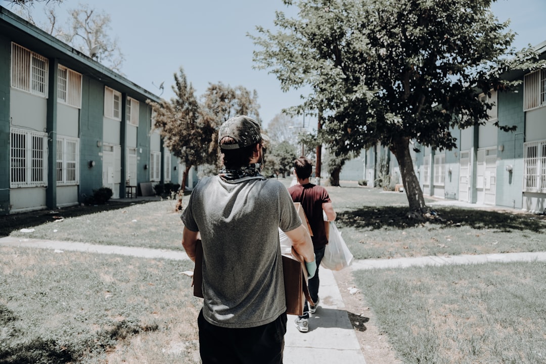 découvrez les quartiers uniques, leur ambiance et les meilleures choses à faire pour vivre une expérience locale authentique.