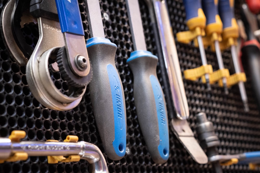 découvrez comment choisir les outils adaptés pour optimiser vos projets et améliorer votre efficacité grâce à notre guide de sélection d'outils.
