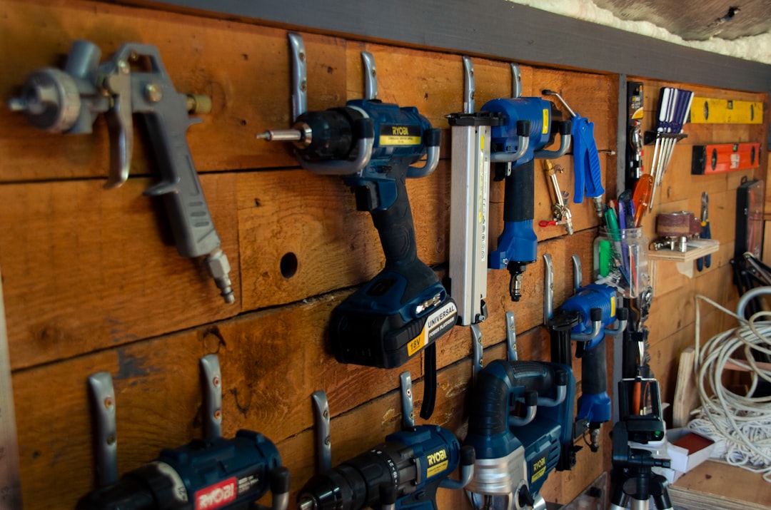 découvrez comment choisir les outils adaptés pour optimiser vos projets et améliorer votre efficacité grâce à notre guide complet de sélection d'outils.