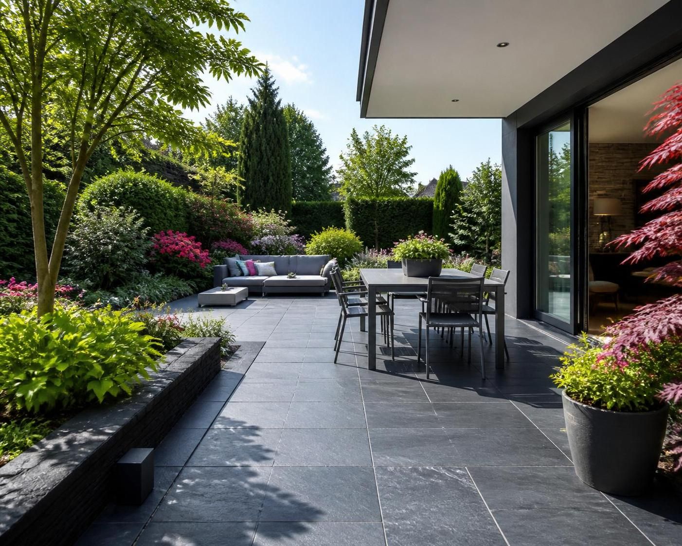 découvrez pourquoi une terrasse en ardoise naturelle est le choix idéal pour sublimer votre jardin grâce à son élégance, sa durabilité et son entretien facile.