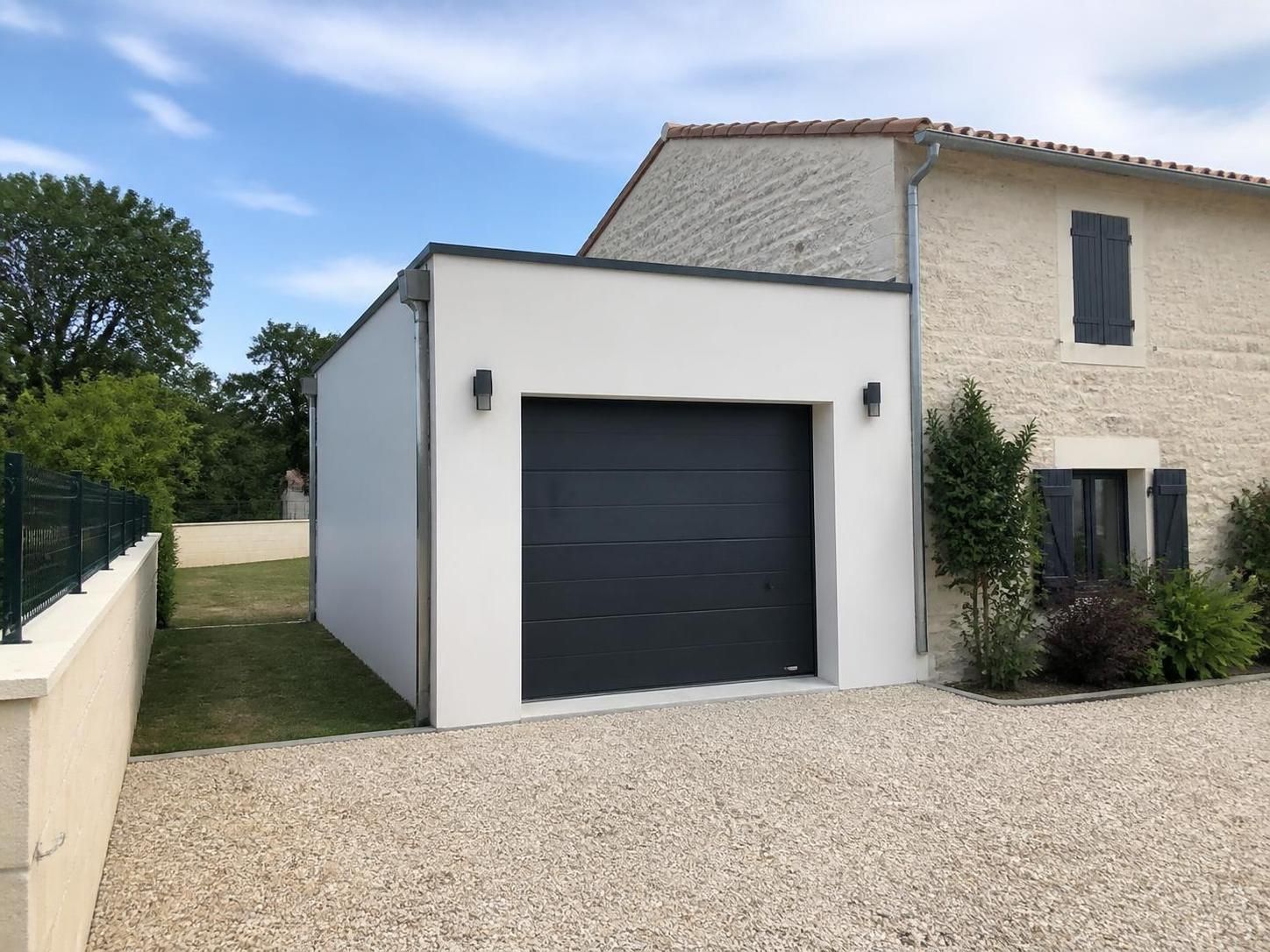 découvrez les règles d'urbanisme essentielles à respecter pour construire un garage en charente et réussir votre projet en toute conformité.